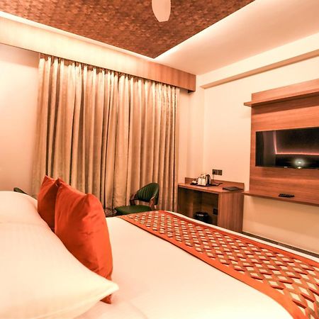 Rj Hotel - Managed By Atithi House 大诺伊达 外观 照片