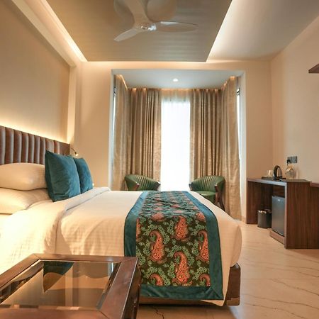 Rj Hotel - Managed By Atithi House 大诺伊达 外观 照片
