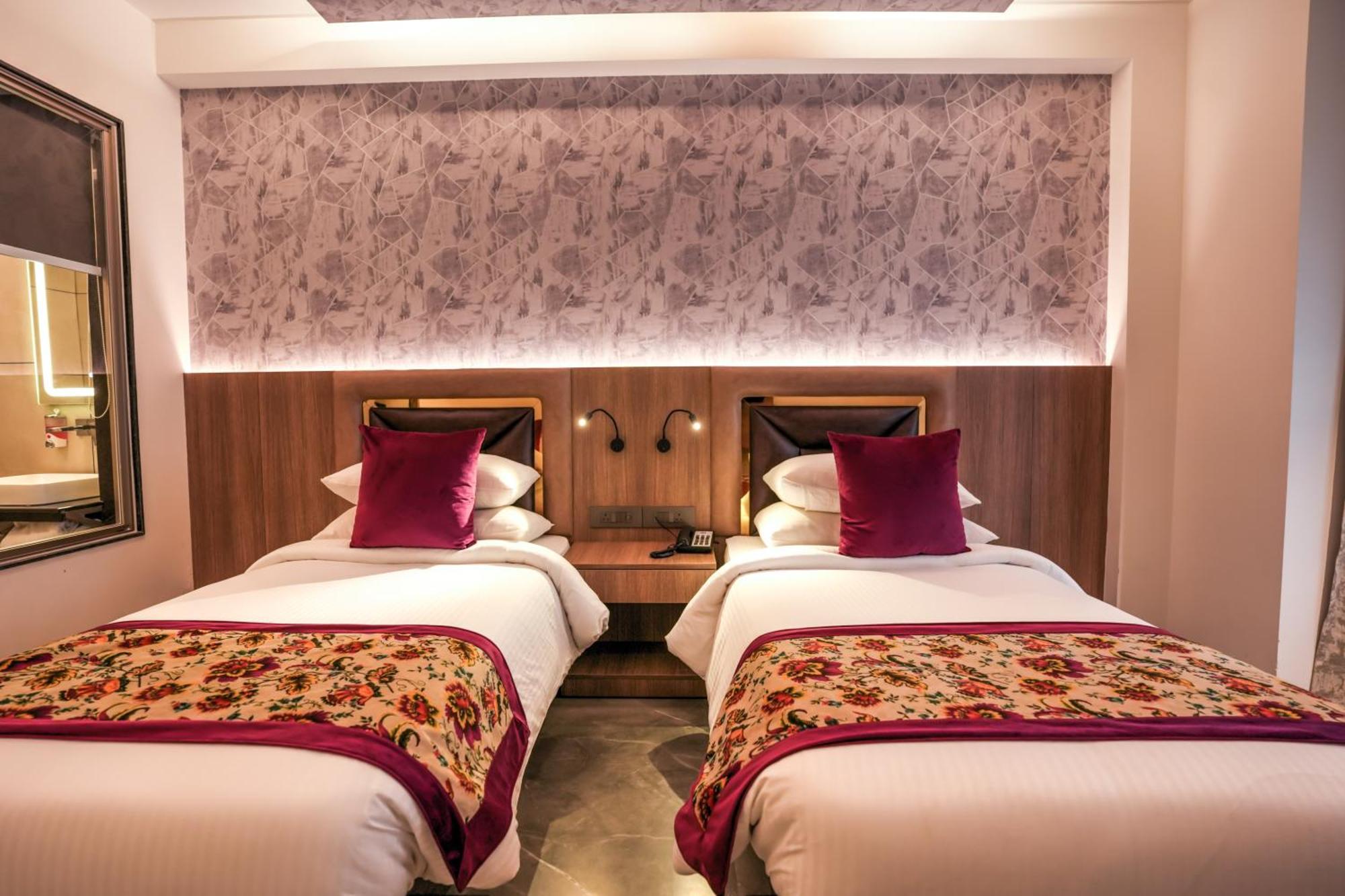 Rj Hotel - Managed By Atithi House 大诺伊达 外观 照片