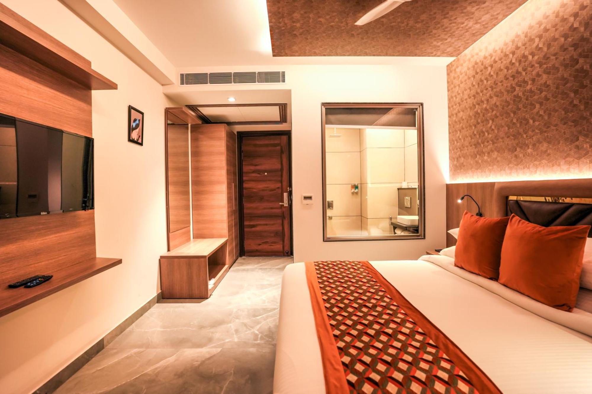 Rj Hotel - Managed By Atithi House 大诺伊达 外观 照片