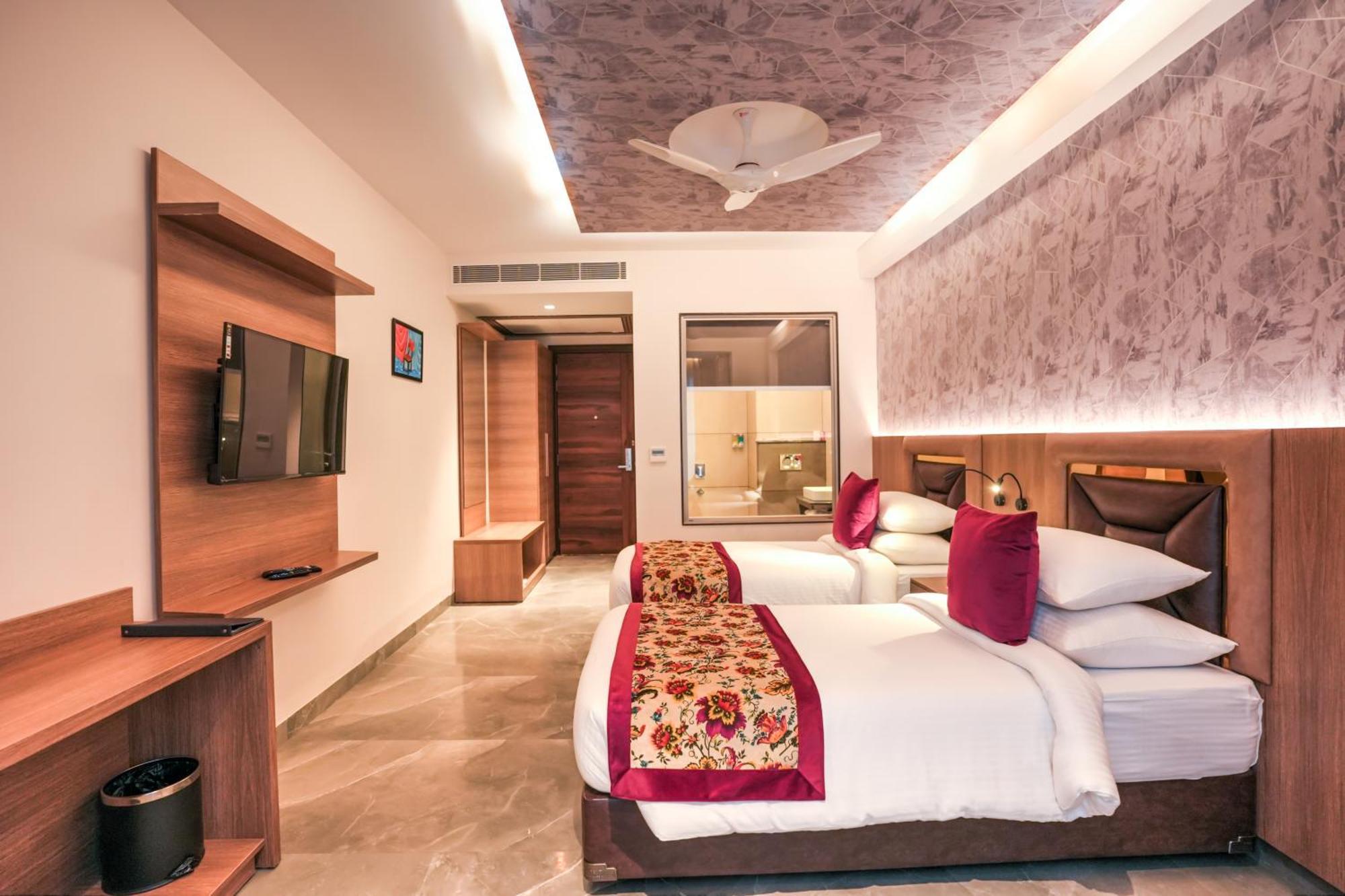 Rj Hotel - Managed By Atithi House 大诺伊达 外观 照片