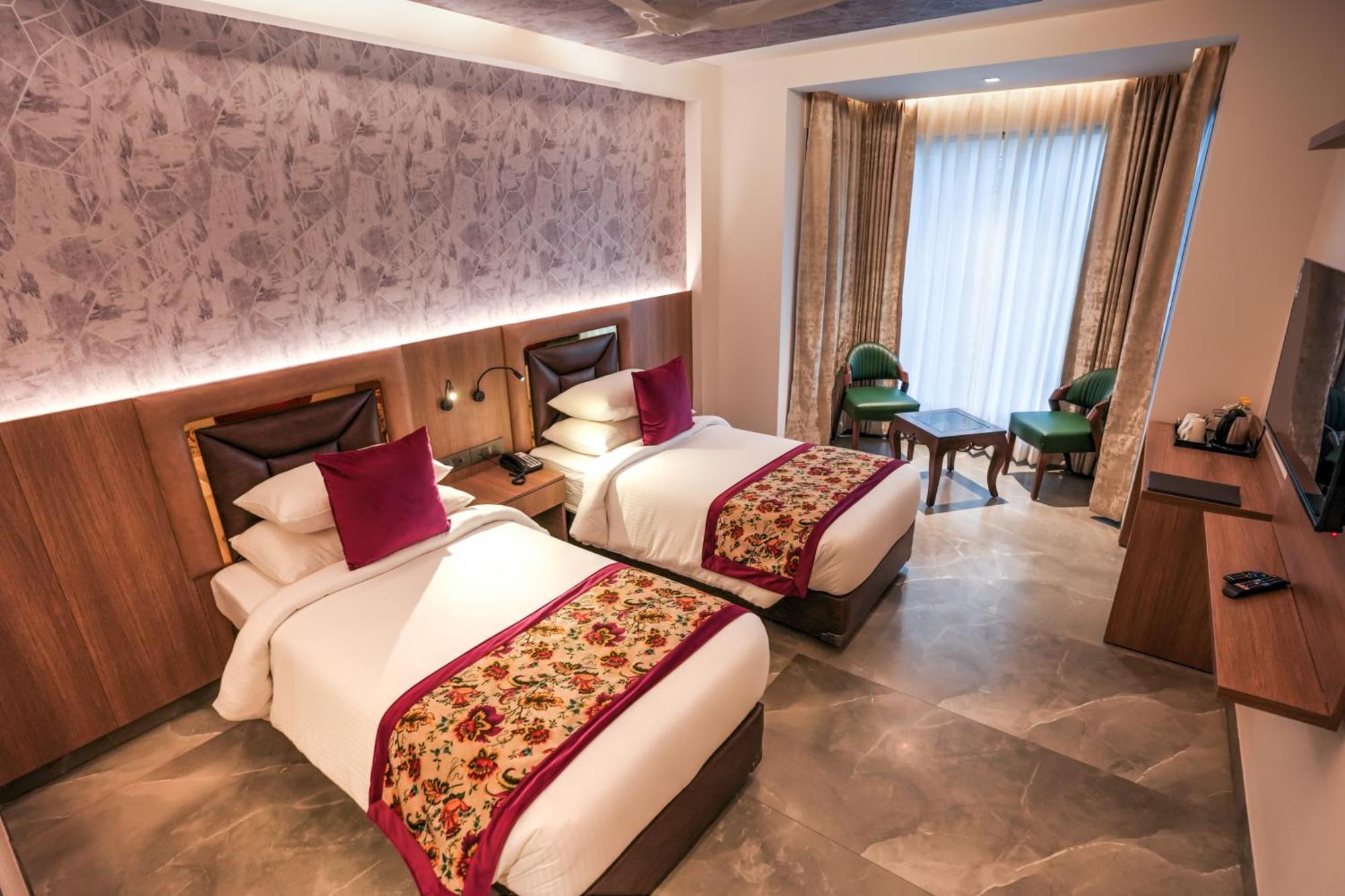 Rj Hotel - Managed By Atithi House 大诺伊达 外观 照片
