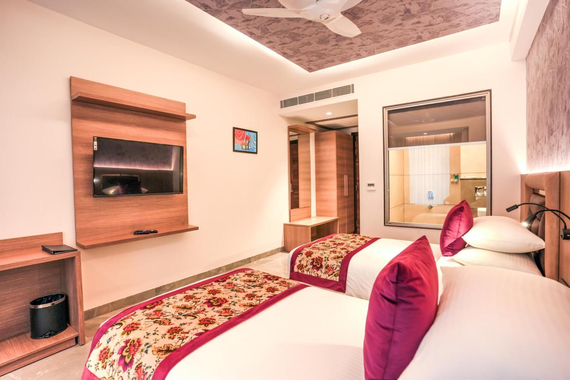 Rj Hotel - Managed By Atithi House 大诺伊达 外观 照片