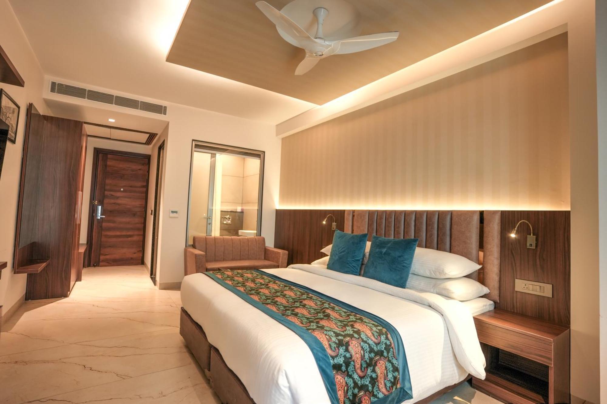 Rj Hotel - Managed By Atithi House 大诺伊达 外观 照片
