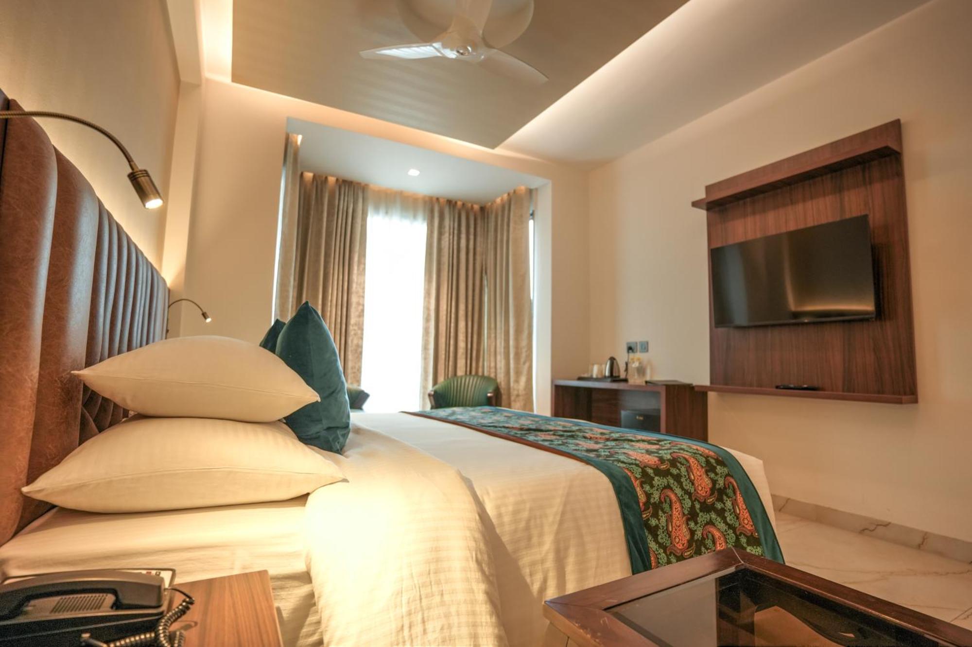 Rj Hotel - Managed By Atithi House 大诺伊达 外观 照片