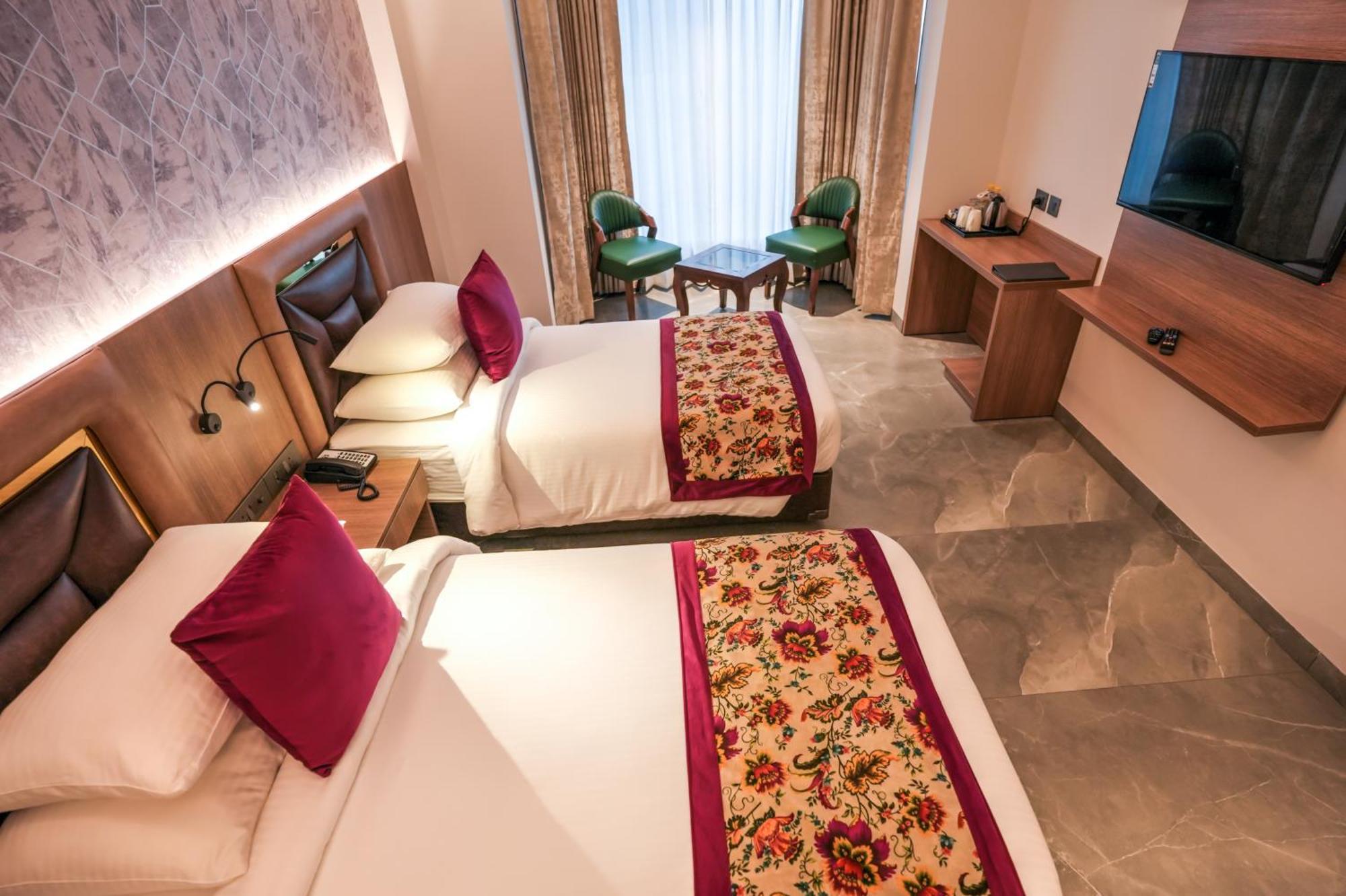 Rj Hotel - Managed By Atithi House 大诺伊达 外观 照片