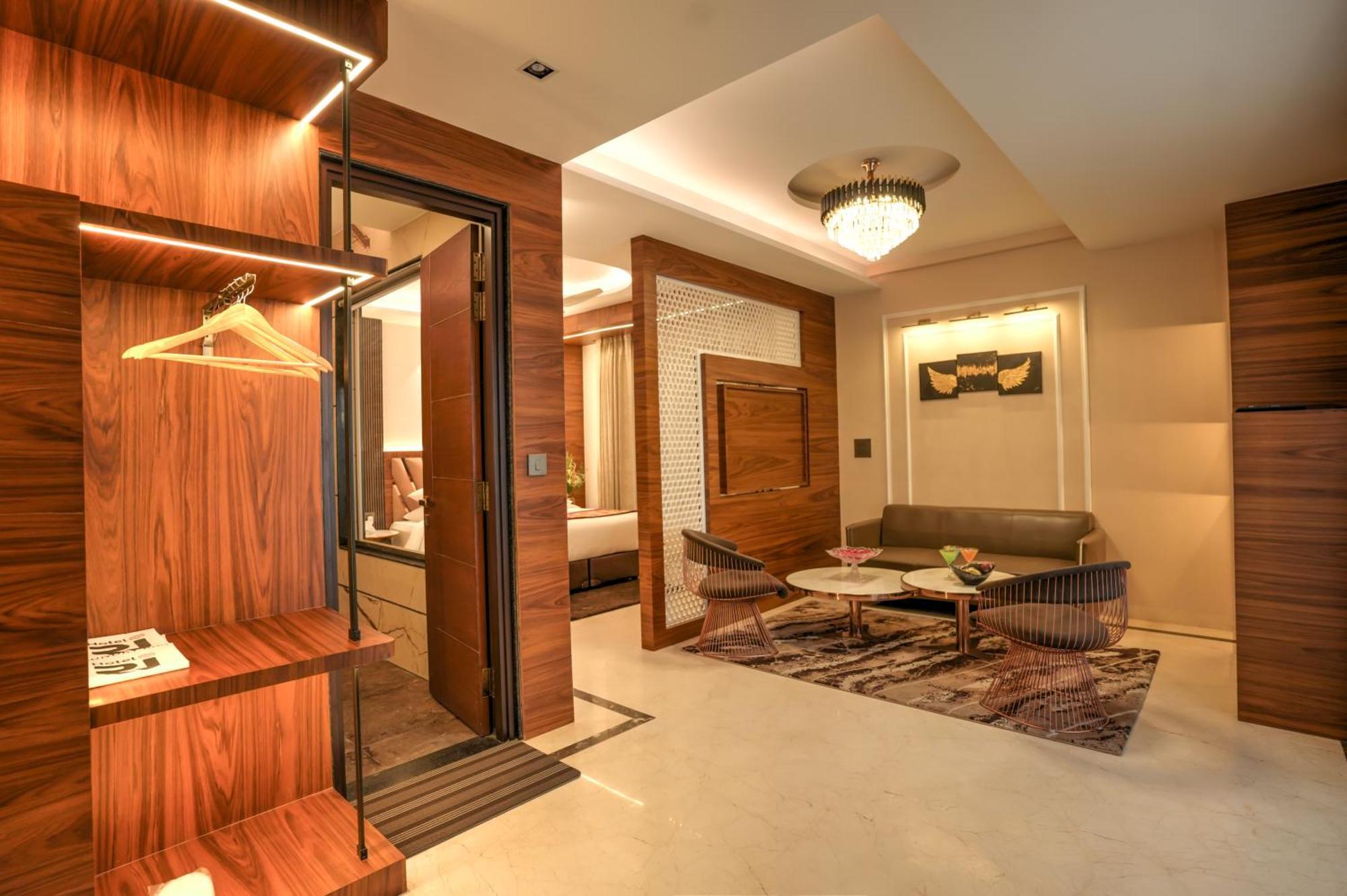 Rj Hotel - Managed By Atithi House 大诺伊达 外观 照片