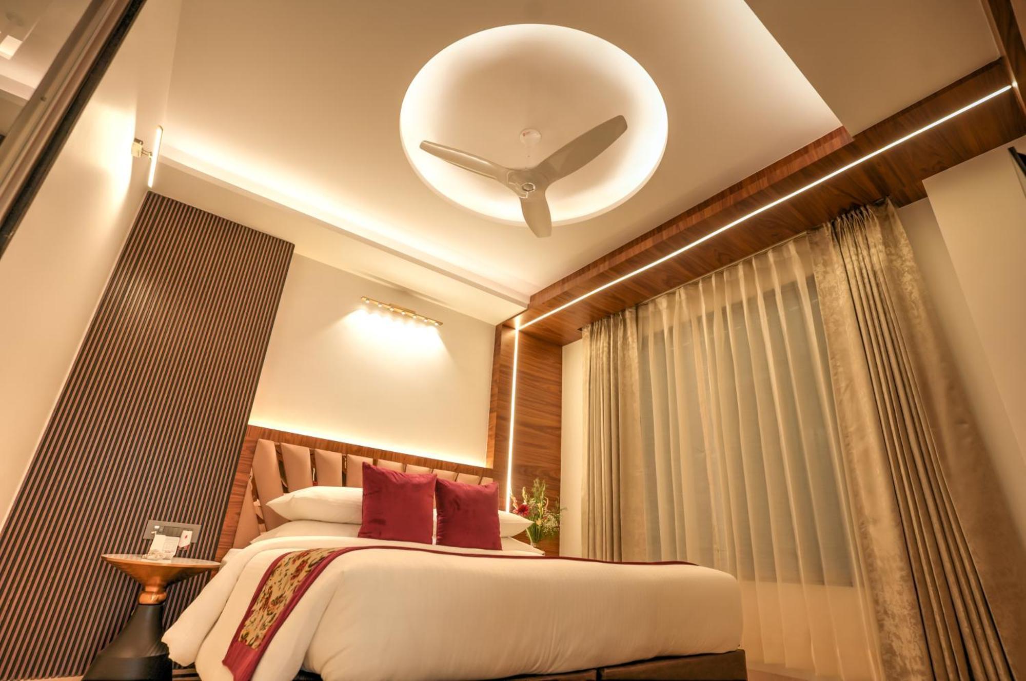 Rj Hotel - Managed By Atithi House 大诺伊达 外观 照片