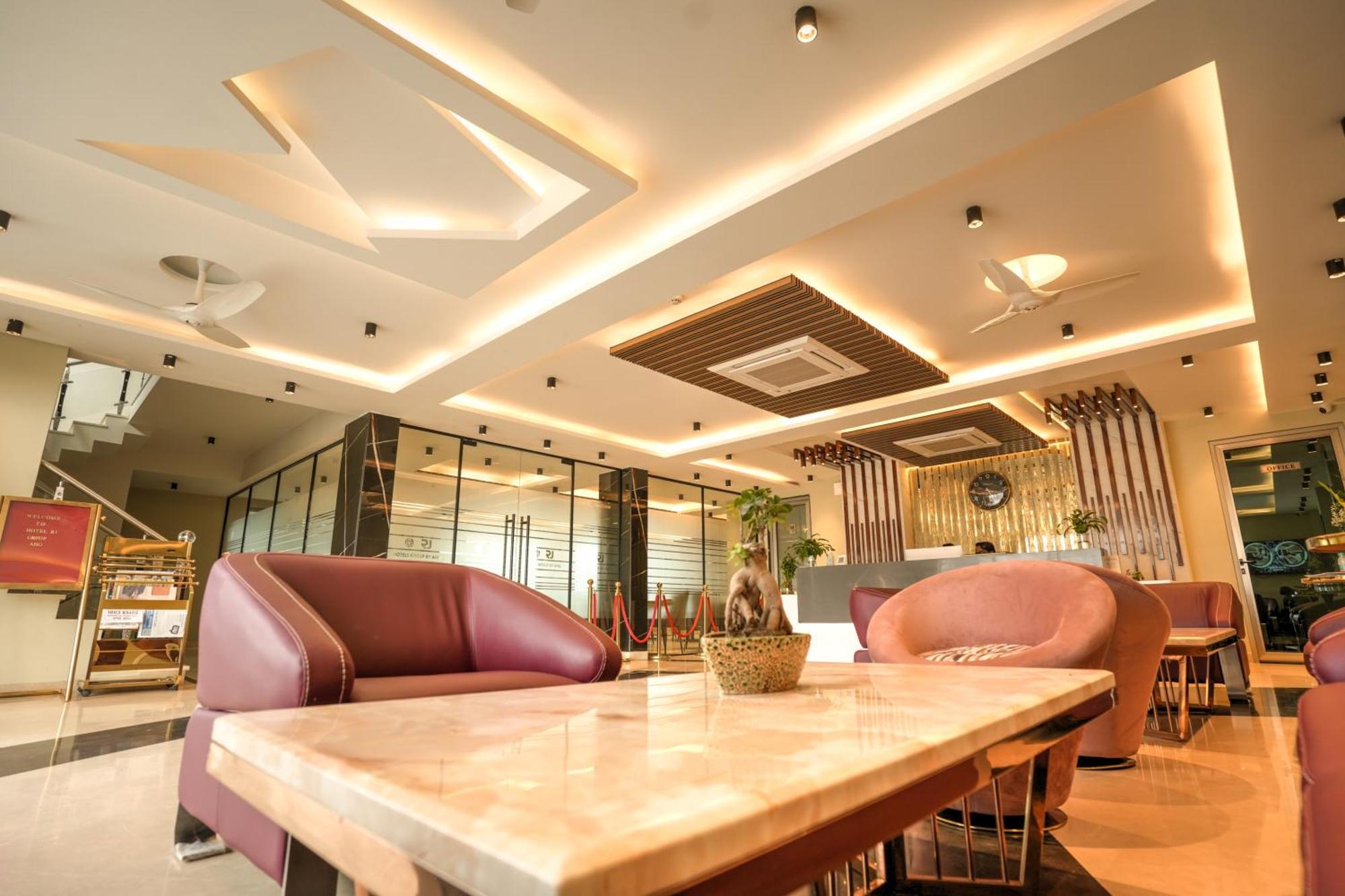 Rj Hotel - Managed By Atithi House 大诺伊达 外观 照片