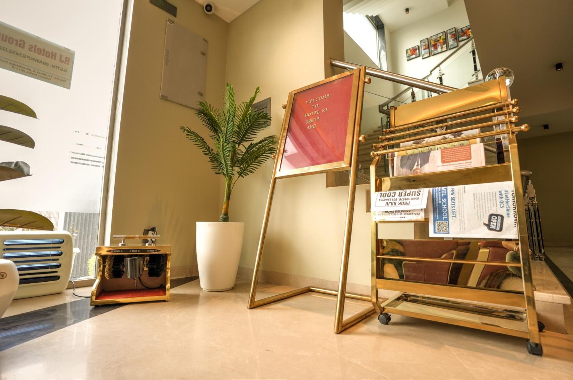 Rj Hotel - Managed By Atithi House 大诺伊达 外观 照片